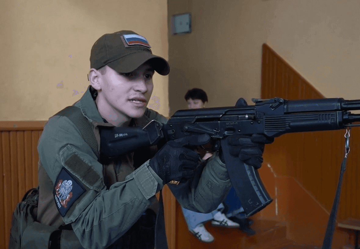 Первый в знании - лучший в строю!