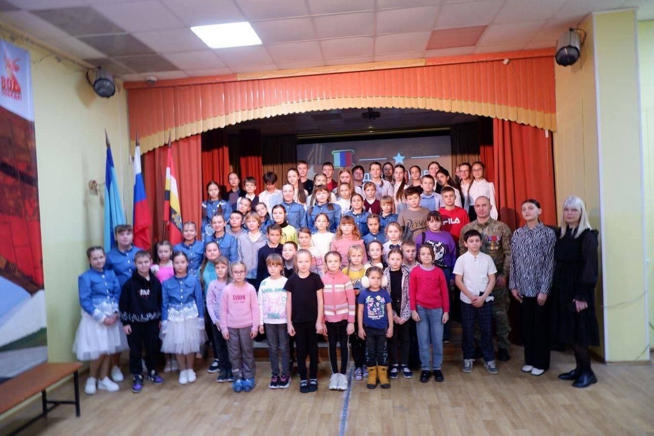 В День Героев Отечества в Центре детского творчества прошла встреча с ветераном спецоперации - Максимом Калуцких