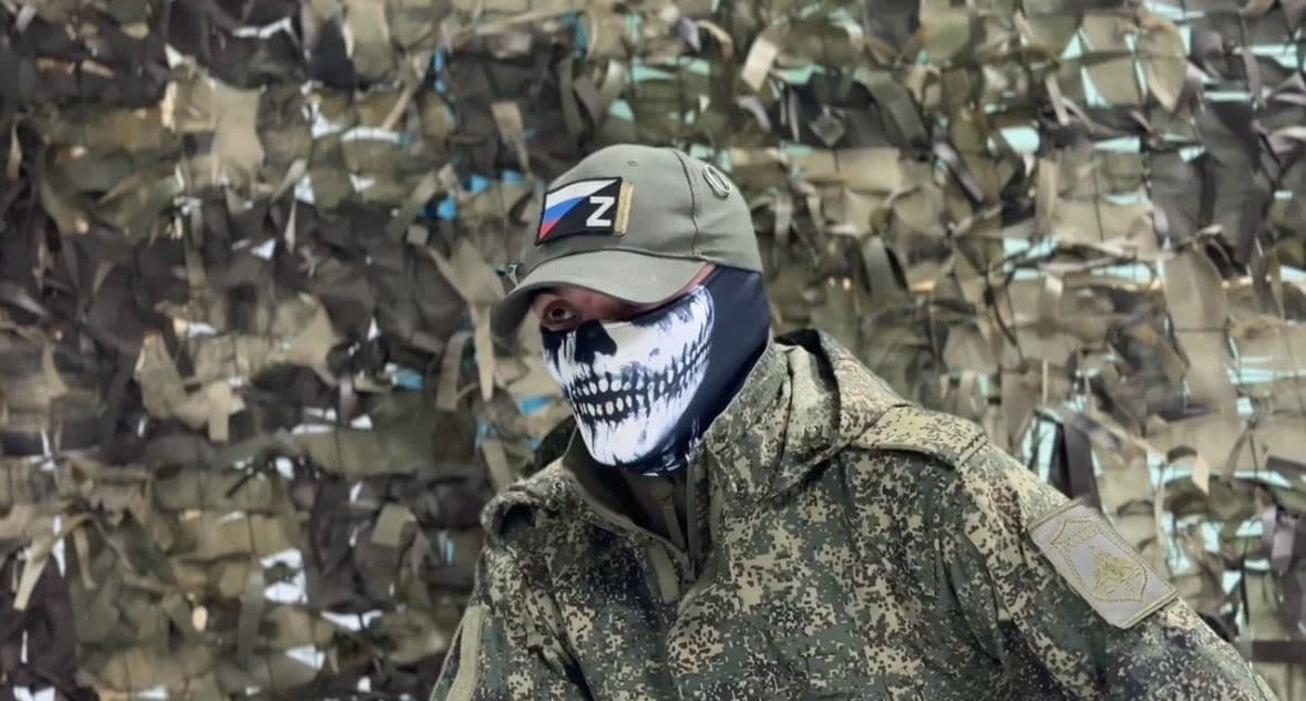 Теперь детский аниматор «развлекает» врага